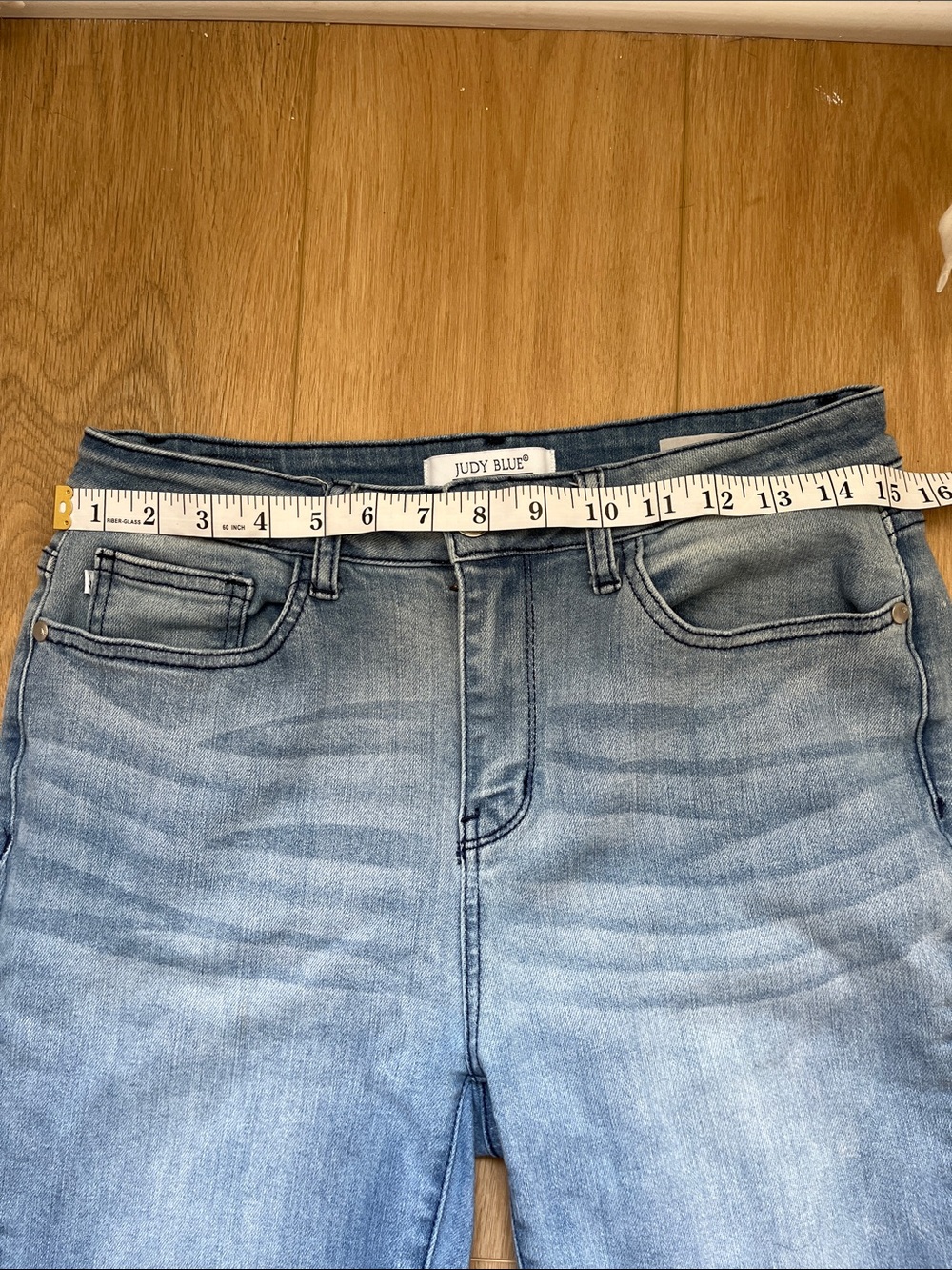 Judy Blue Light Wash Skinny Jeggings with Raw Hem 9/29 - Picture 4 of 7